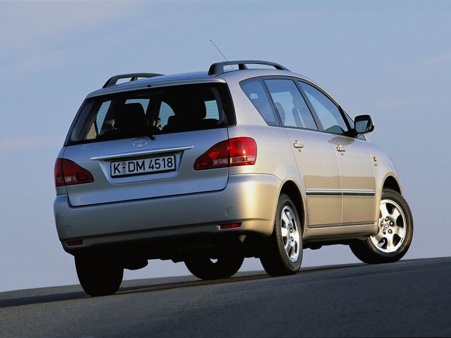  Toyota Avensis Verso 2001 года  (фото 18 из 18)